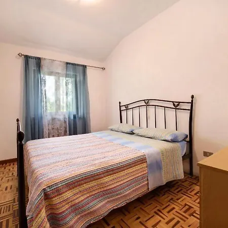 Glicine, San Zeno Di Montagna. Chalet *