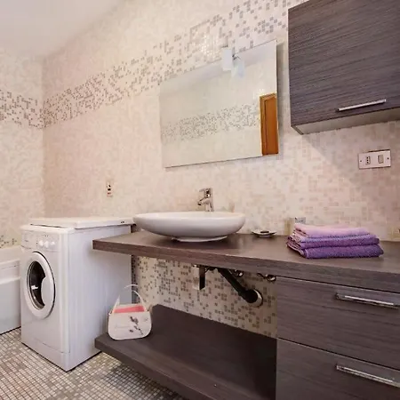 Glicine, San Zeno Di Montagna. Chalet *
