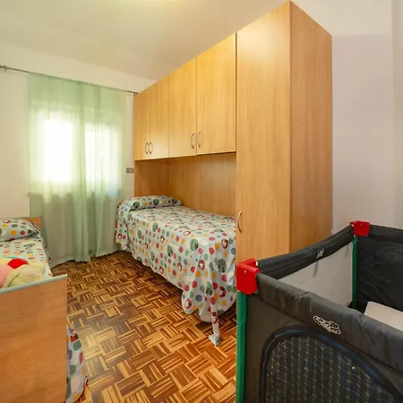 Glicine, San Zeno Di Montagna. Chalet *
